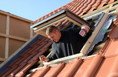 Pose de fenêtres de toit Velux à Peyrens